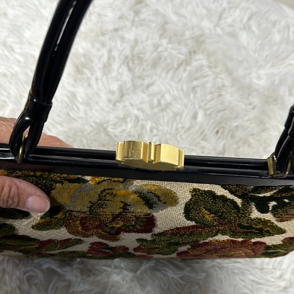 Vintage Black and Cream Satchel with Floral Design and Kisslock - Picture 3 of 11